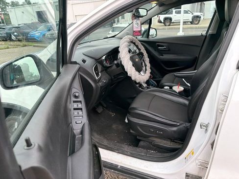 Used 2018 Chevrolet Trax LT w/ Redline Edition AWD/4WD image 13