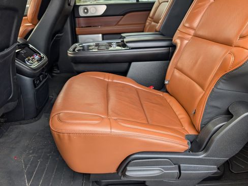 Used 2018 Lincoln Navigator L Reserve w/ Technology Package image 7