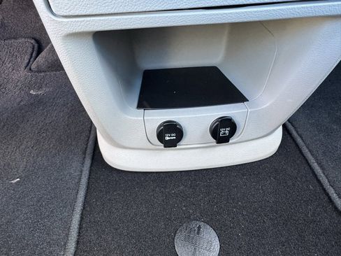 Used 2018 Dodge Grand Caravan SE w/ UConnect Hands-Free Group image 22