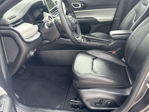 Used 2024 Jeep Compass Limited AWD/4WD image 9