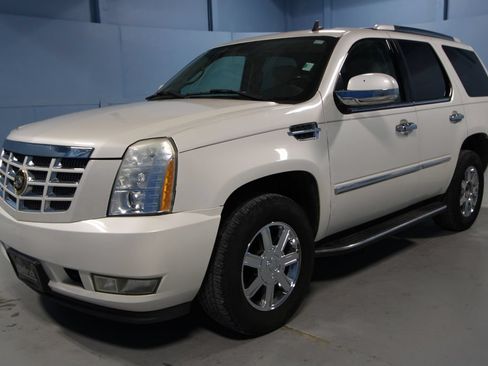 Used 2007 Cadillac Escalade AWD w/ Climate Package image 25