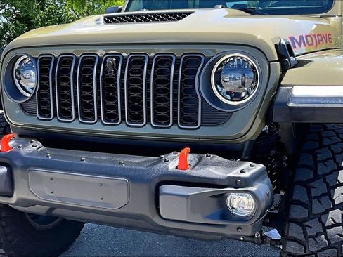 Used 2026 Jeep Gladiator Mojave AWD/4WD image 39