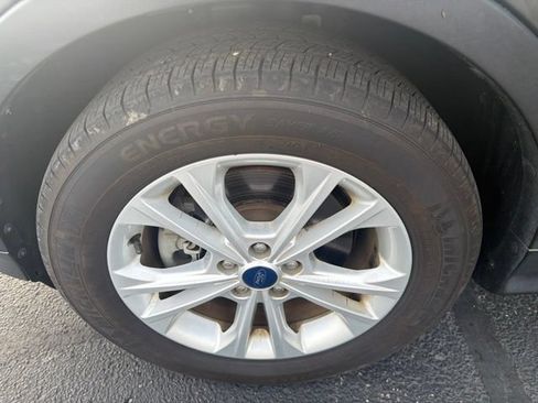 Used 2018 Ford Escape SE w/ Ford Safe & Smart Package AWD/4WD image 29