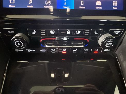 Used 2022 Jeep Grand Cherokee Limited 4xe w/ Luxury Tech Group II AWD/4WD image 25
