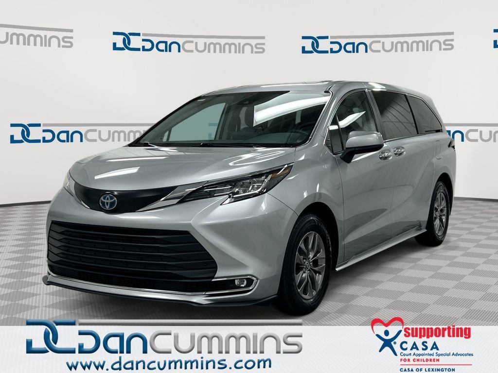 Used 2023 Toyota Sienna XLE AWD/4WD image 1