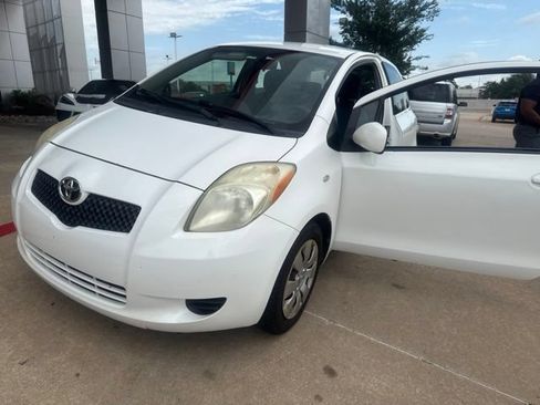 Used 2007 Toyota Yaris 2-Door Hatchback FWD image 2