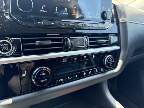 Used 2023 Nissan Pathfinder SL AWD/4WD image 20
