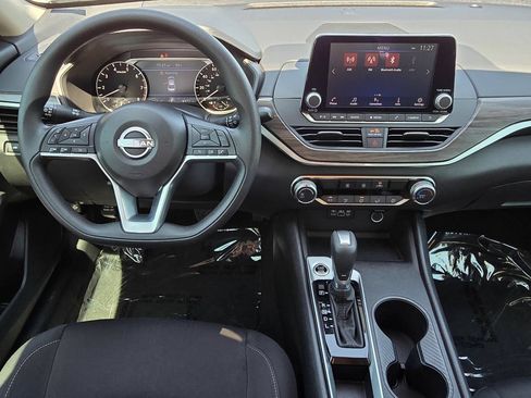 Used 2025 Nissan Altima 2.5 SV FWD image 33