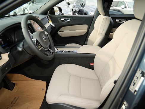 New 2026 Volvo XC60 B5 Plus w/ Protection Package Premier image 17