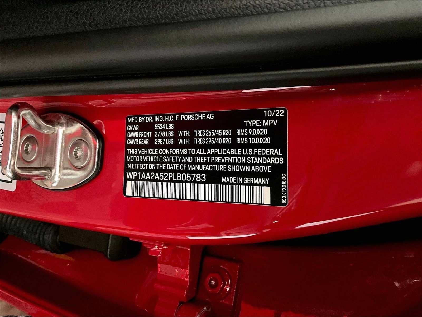 Certified 2023 Porsche Macan AWD/4WD image 36