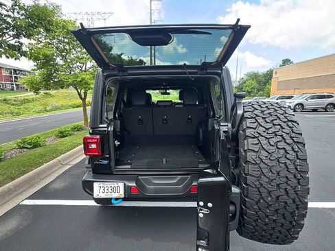 Used 2023 Jeep Wrangler Unlimited Rubicon 4xe w/ Cold Weather Group AWD/4WD image 19