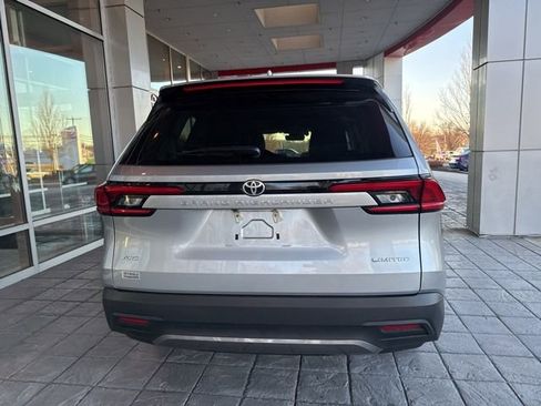 Used 2024 Toyota Grand Highlander Limited image 7