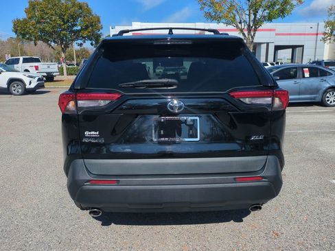 Used 2021 Toyota RAV4 XLE Premium image 6