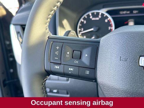 Used 2025 Nissan Rogue SV image 22