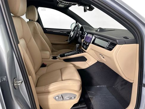 Certified 2025 Porsche Macan Turbo AWD/4WD image 29