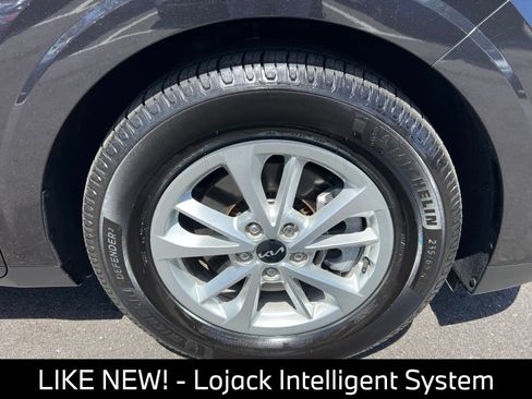 Used 2024 Kia Carnival LX FWD image 10