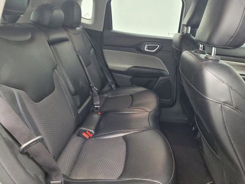 Used 2022 Jeep Compass Latitude FWD image 19