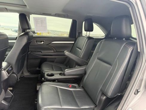 Certified 2017 Toyota Highlander XLE image 12