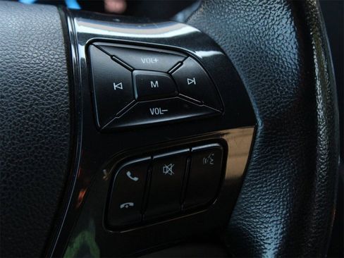 Used 2019 Ford Explorer XLT image 25