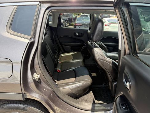 Used 2020 Jeep Compass Latitude FWD image 12