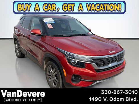 Used 2022 Kia Seltos S AWD/4WD image 1