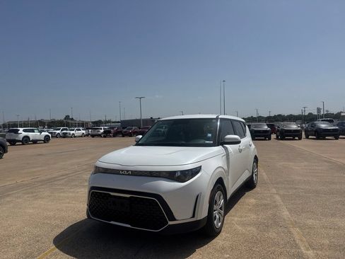 Used 2024 Kia Soul LX FWD image 7