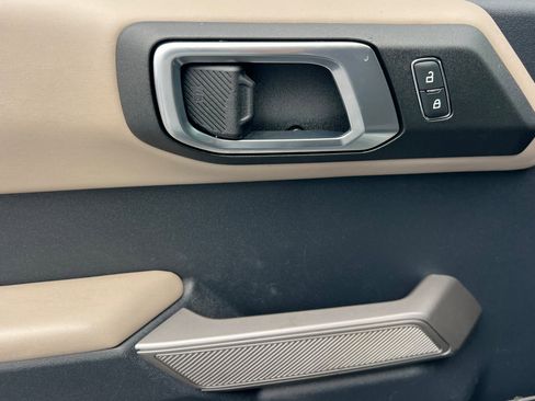 Used 2022 Ford Bronco Wildtrak image 8