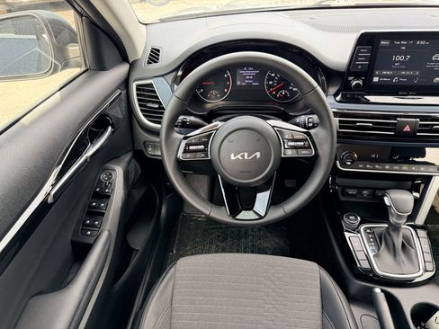 Used 2023 Kia Seltos S AWD/4WD image 14