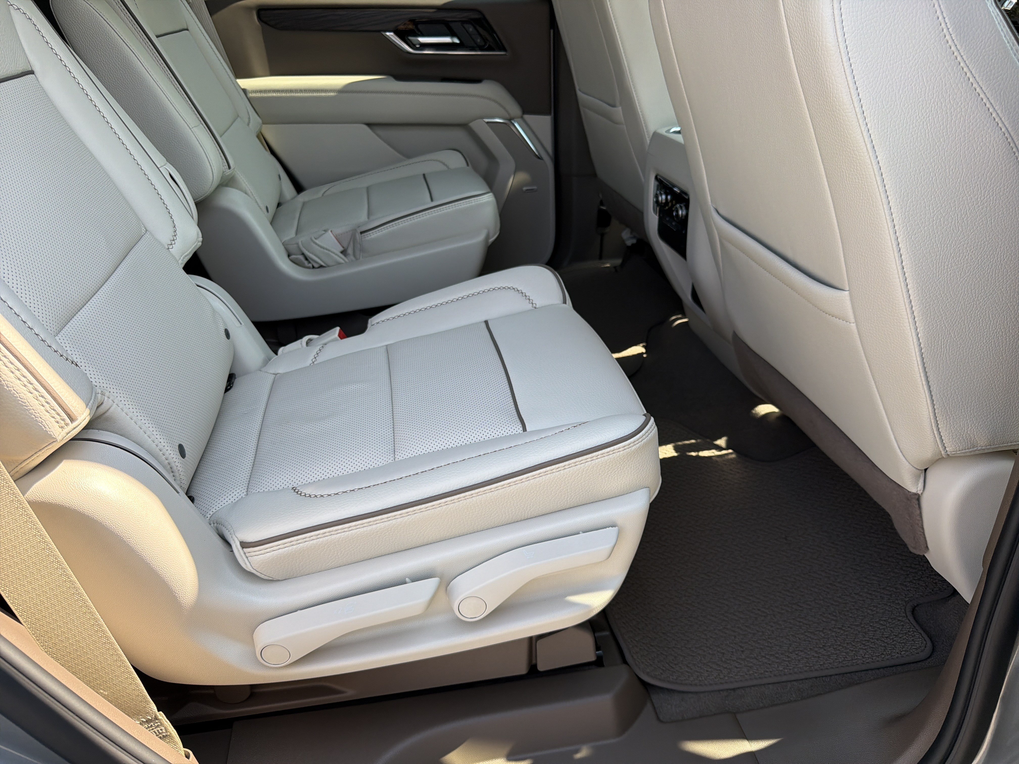New 2026 GMC Yukon Denali w/ Sun & Power Step Package AWD/4WD image 16