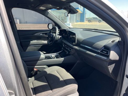 Used 2024 Chevrolet Traverse LT image 7