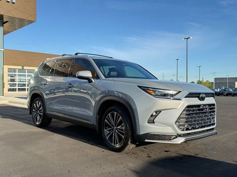 Used 2026 Toyota Grand Highlander AWD Hybrid image 3