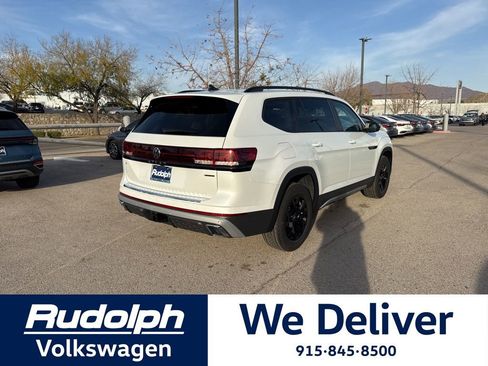 New 2026 Volkswagen Atlas Peak Edition image 5