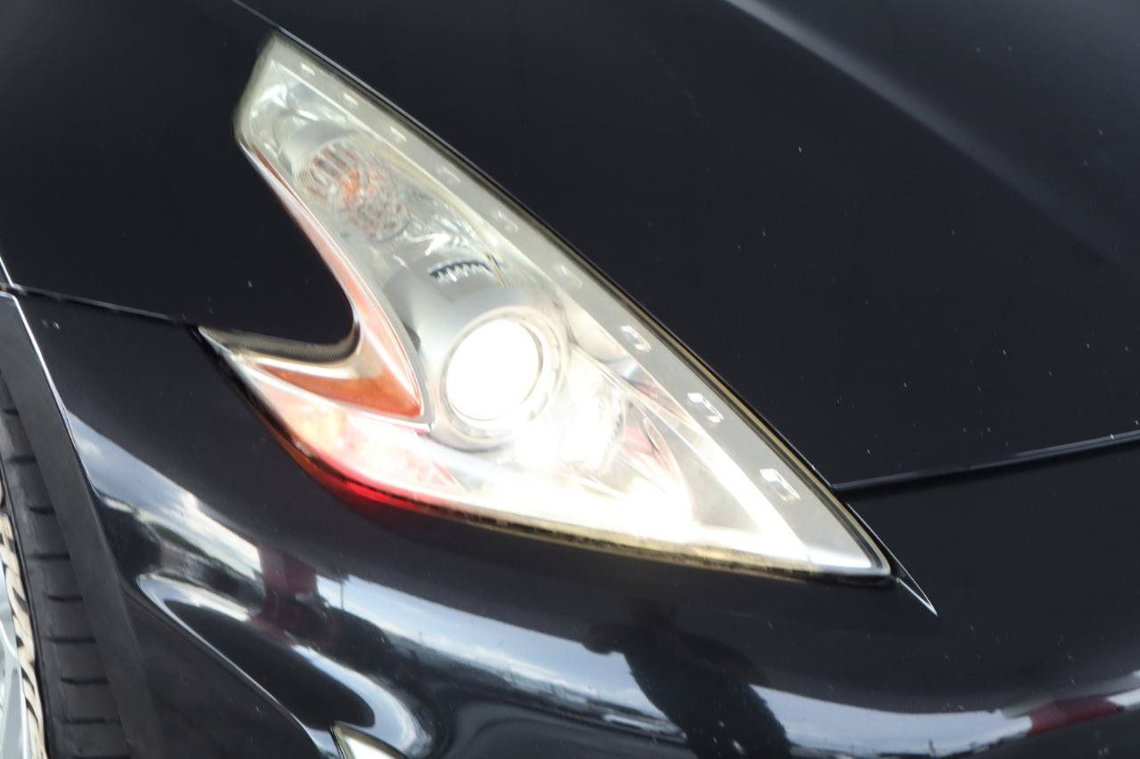Used 2015 Nissan 370Z Coupe RWD image 16