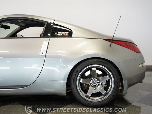 Used 2005 Nissan 350Z Coupe w/ (N93) Cargo Convenience Pkg image 26