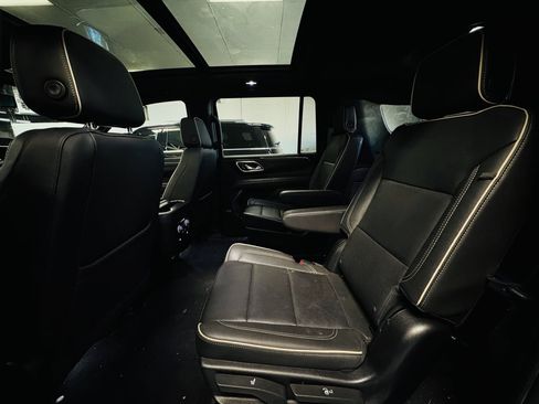 Used 2023 GMC Yukon XL SLT AWD/4WD image 14