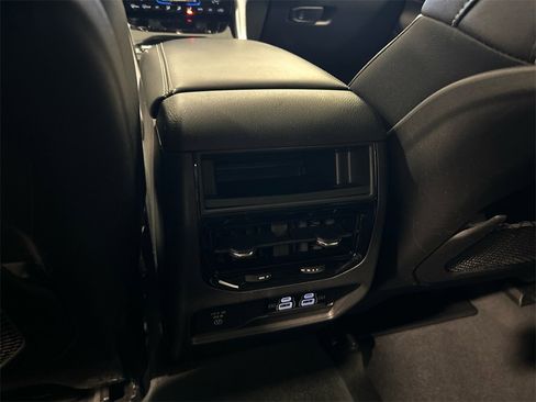 Used 2024 Jeep Grand Cherokee Altitude image 29