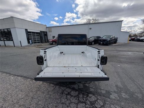 Used 2022 Jeep Gladiator Overland w/ Popular Equipment Package image 12