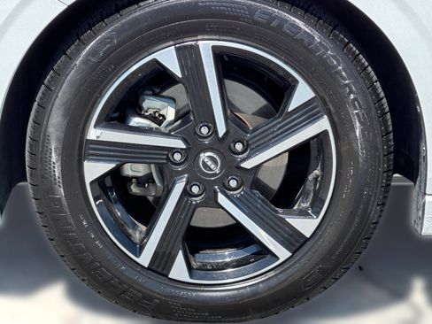 Used 2024 Nissan Sentra SV FWD image 11
