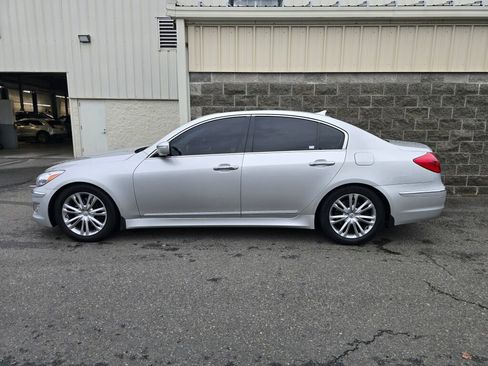Used 2013 Hyundai Genesis 3.8 w/ Premium Pkg image 3
