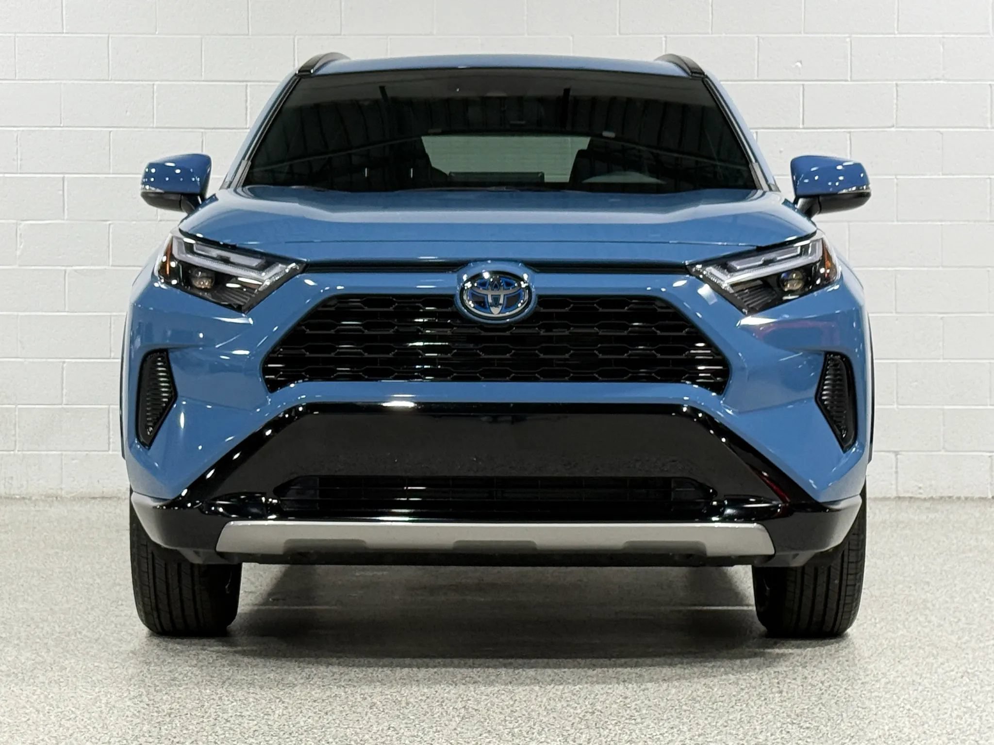 Used 2024 Toyota RAV4 SE w/ Convenience Package AWD/4WD image 3