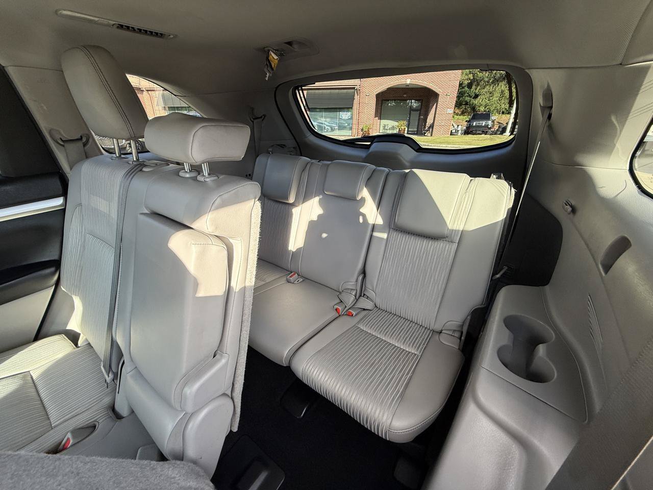Used 2019 Toyota Highlander Plus FWD image 25