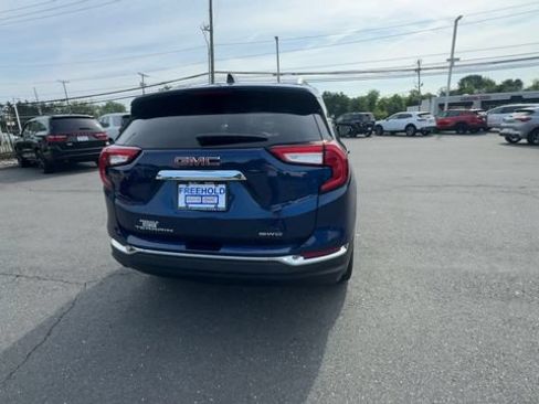 Used 2022 GMC Terrain SLT w/ Infotainment Package II AWD/4WD image 7