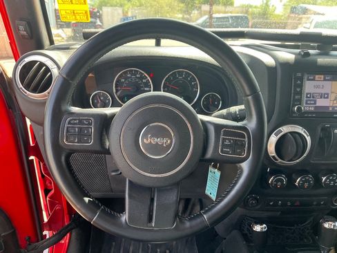 Used 2015 Jeep Wrangler Rubicon w/ Power Convenience Group AWD/4WD image 10