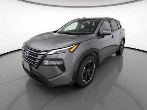 Used 2025 Nissan Rogue SV image 3