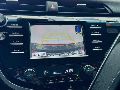 Used 2018 Toyota Camry XSE image 10