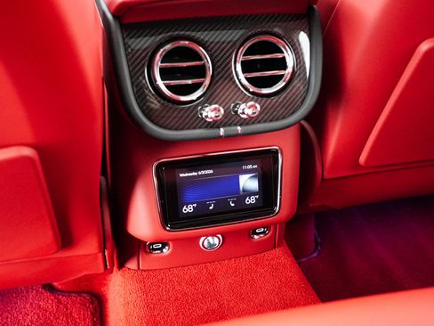 Used 2022 Bentley Bentayga AWD/4WD image 29