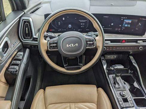 Certified 2025 Kia Sorento S image 17
