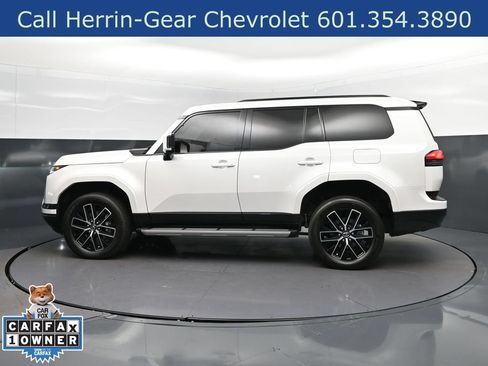 Used 2024 Lexus GX 550 w/ Accessory Package (Z1) AWD/4WD image 4