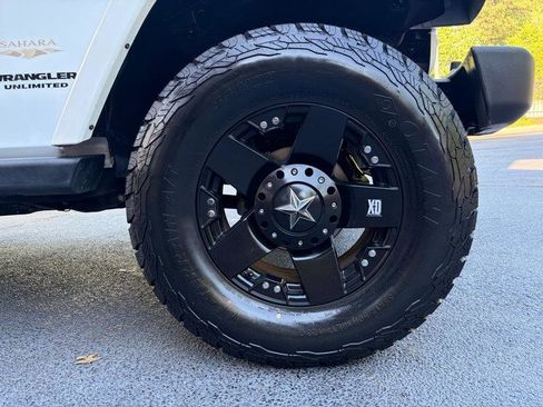 Used 2014 Jeep Wrangler Unlimited Sahara w/ Connectivity Group AWD/4WD image 18