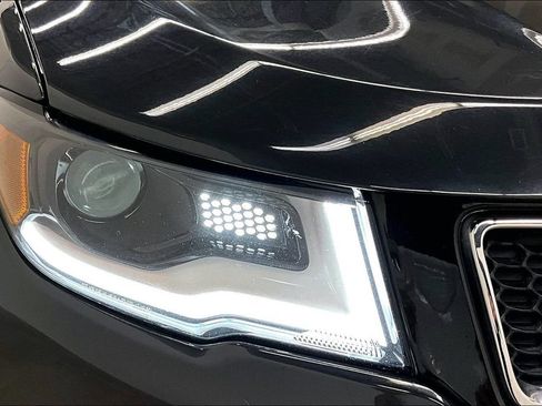 Used 2018 Jeep Compass Limited AWD/4WD image 30